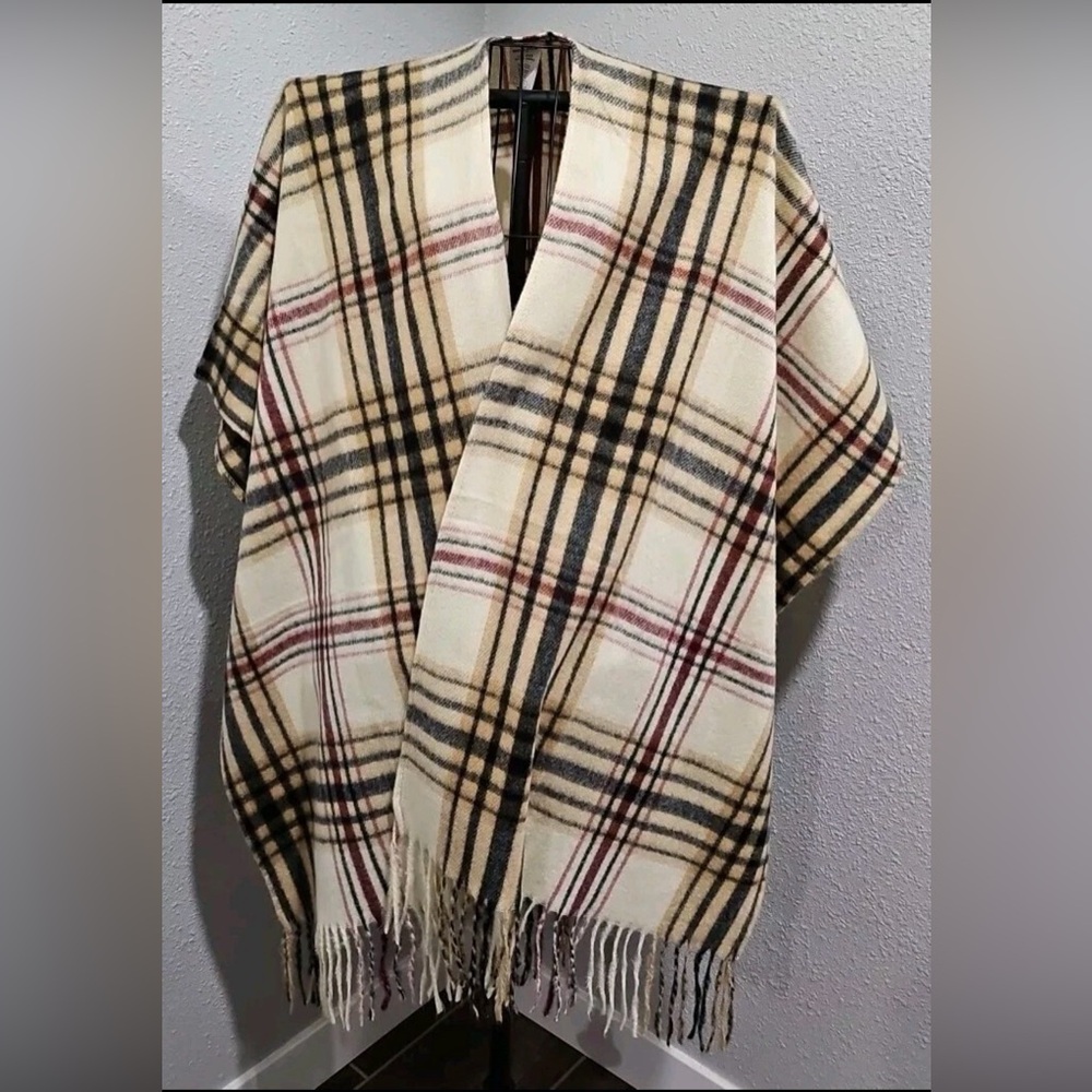 Woolrich Blanket Wrap Cape Poncho Shawl Fringe. One Size Tan Black Plaid - Picture 2 of 6
